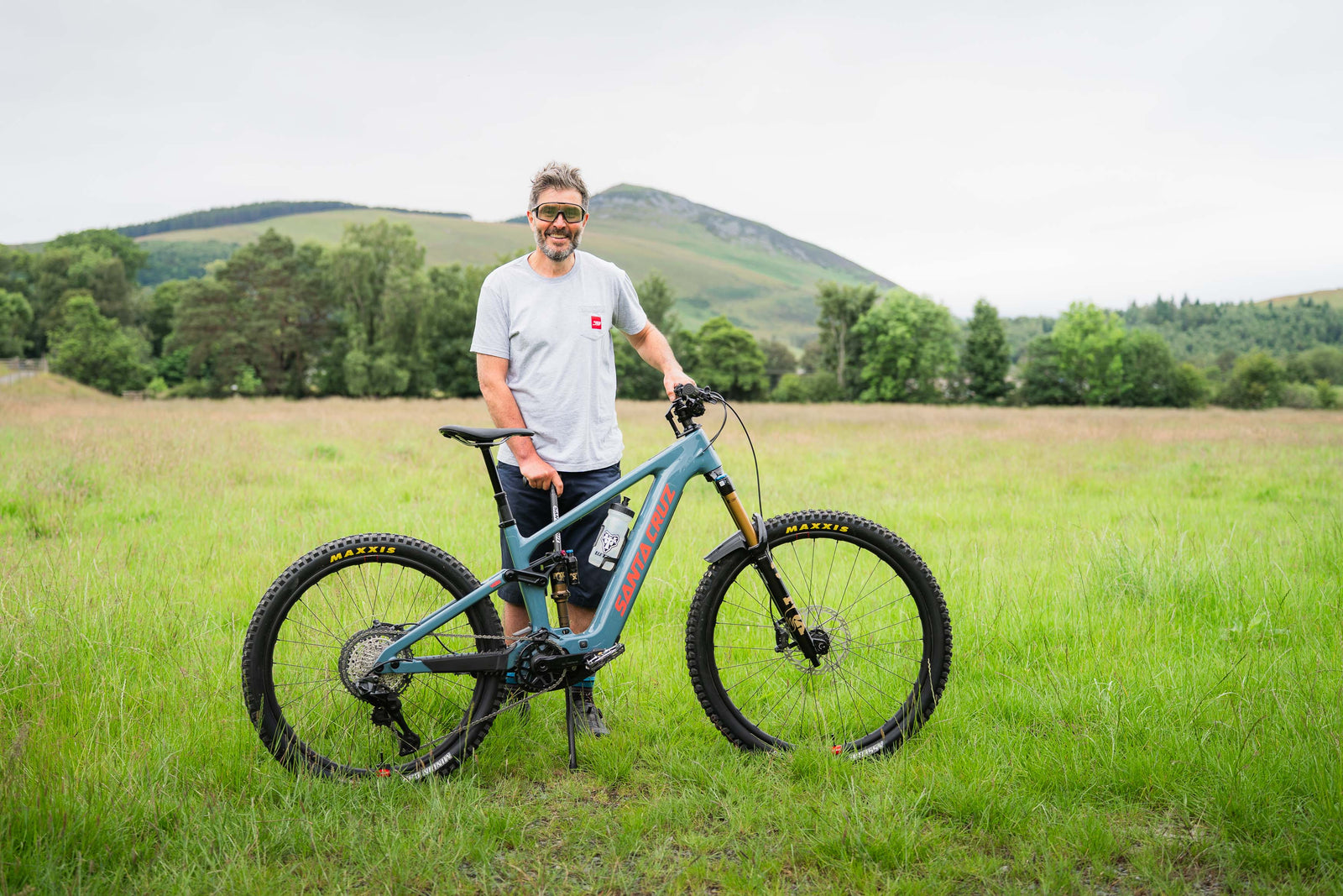 Andy McKenna and his Santa Cruz Vala Lite