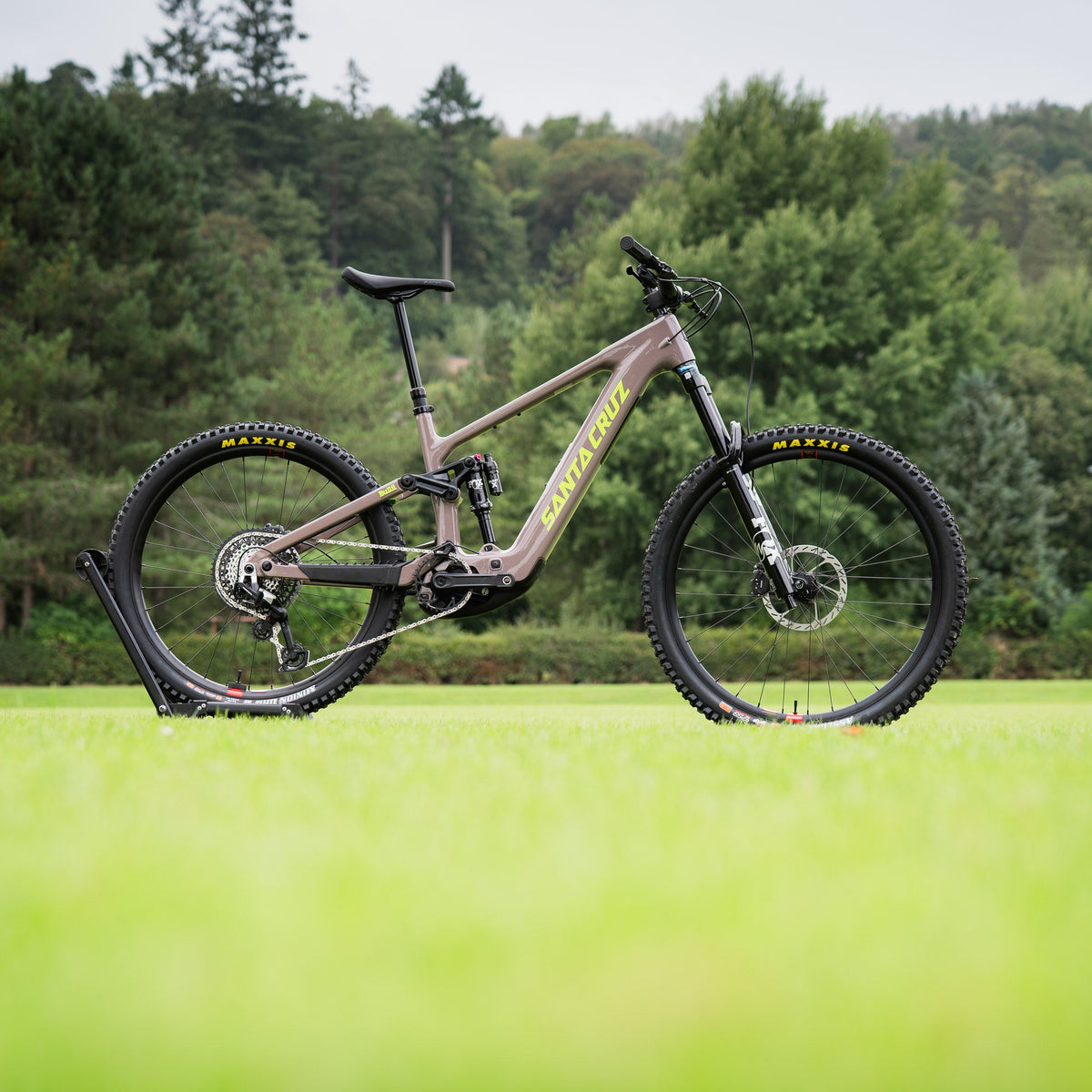 Santa Cruz Bullit C 90 2027 in Gloss Purple