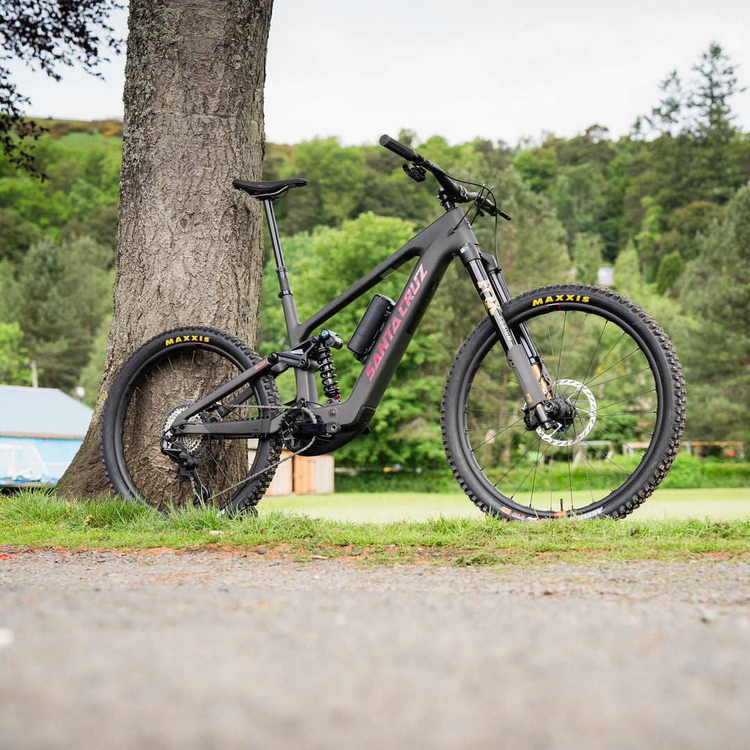 Santa Cruz Bullit CC XT Di2 Podium bike in the Matte Carbon colour way