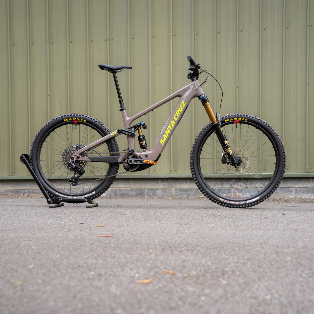Santa Cruz Bullit 2027 in Gloss Purple and the CC XO Build kit