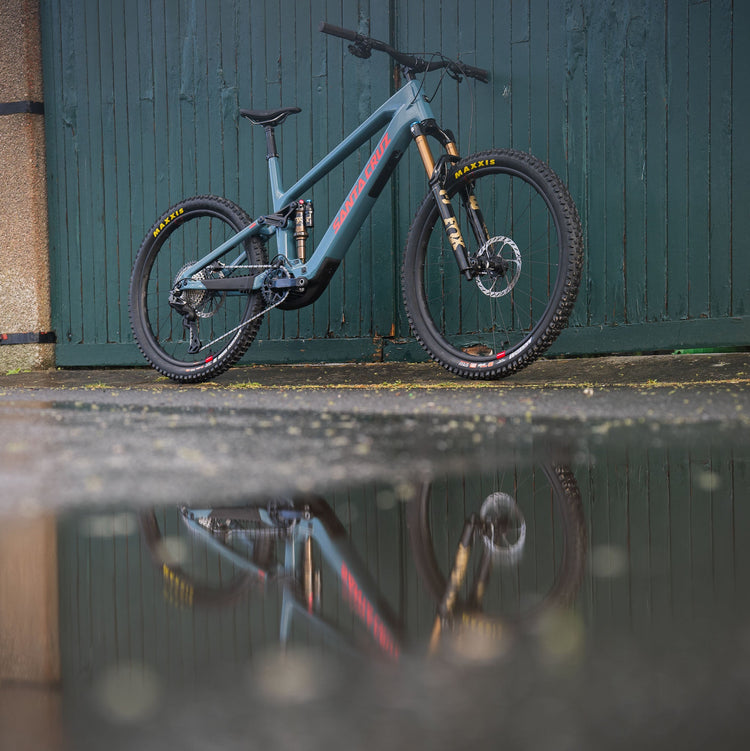 The 2027 Santa Cruz Vala CC XT Di2 in Gloss Slate Blue