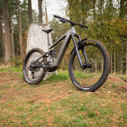 Santa Cruz Vala AL in Gloss Luner Grey